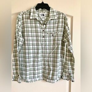 North Face shirt in green and white size large